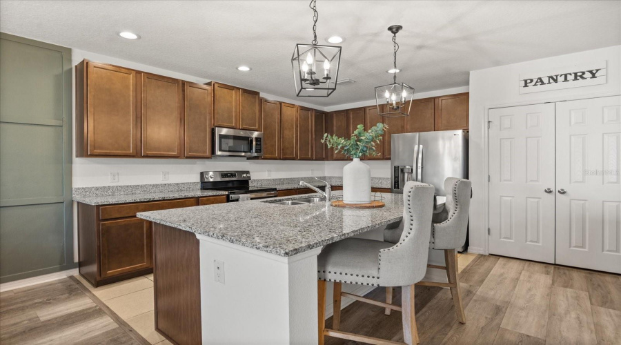 Davenport, Florida 33837, 4 Bedrooms Bedrooms, ,2 Bathroomsbathrooms,Residential,For Sale,Avenal,Mfro6304577