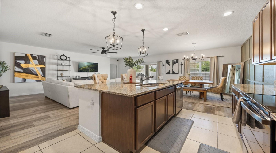 Davenport, Florida 33837, 4 Bedrooms Bedrooms, ,2 Bathroomsbathrooms,Residential,For Sale,Avenal,Mfro6304577