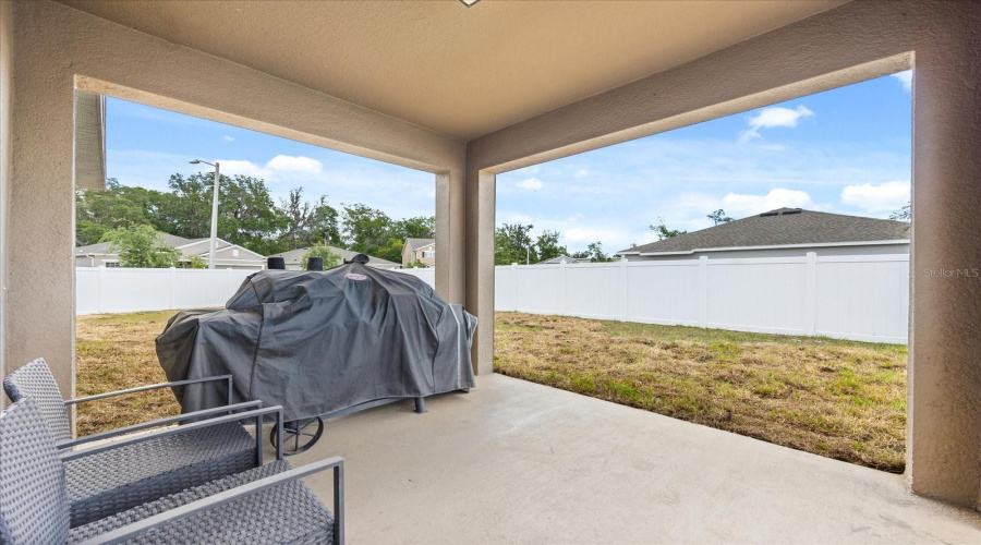 Davenport, Florida 33837, 4 Bedrooms Bedrooms, ,2 Bathroomsbathrooms,Residential,For Sale,Avenal,Mfro6304577