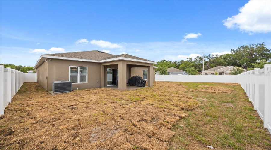 Davenport, Florida 33837, 4 Bedrooms Bedrooms, ,2 Bathroomsbathrooms,Residential,For Sale,Avenal,Mfro6304577