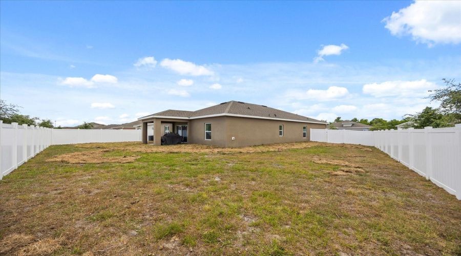 Davenport, Florida 33837, 4 Bedrooms Bedrooms, ,2 Bathroomsbathrooms,Residential,For Sale,Avenal,Mfro6304577