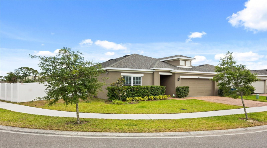 Davenport, Florida 33837, 4 Bedrooms Bedrooms, ,2 Bathroomsbathrooms,Residential,For Sale,Avenal,Mfro6304577
