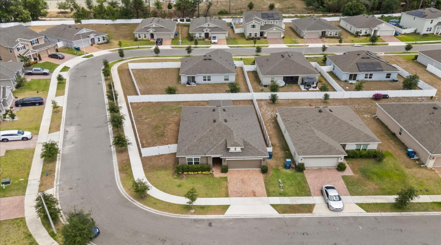 Davenport, Florida 33837, 4 Bedrooms Bedrooms, ,2 Bathroomsbathrooms,Residential,For Sale,Avenal,Mfro6304577