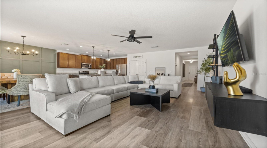 Davenport, Florida 33837, 4 Bedrooms Bedrooms, ,2 Bathroomsbathrooms,Residential,For Sale,Avenal,Mfro6304577