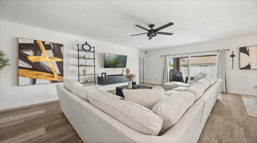 Davenport, Florida 33837, 4 Bedrooms Bedrooms, ,2 Bathroomsbathrooms,Residential,For Sale,Avenal,Mfro6304577