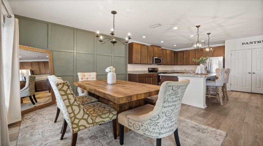 Davenport, Florida 33837, 4 Bedrooms Bedrooms, ,2 Bathroomsbathrooms,Residential,For Sale,Avenal,Mfro6304577