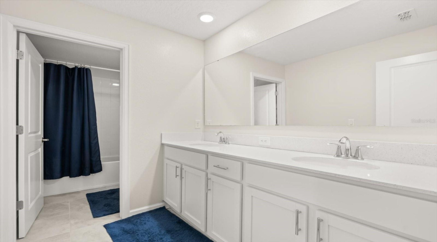 Kissimmee, Florida 34746, 5 Bedrooms Bedrooms, ,4 Bathroomsbathrooms,Residential,For Sale,Bluff Oak,Mfro6305044