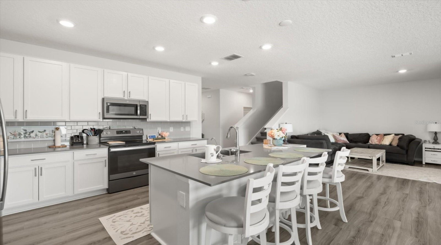 Kissimmee, Florida 34746, 5 Bedrooms Bedrooms, ,4 Bathroomsbathrooms,Residential,For Sale,Bluff Oak,Mfro6305044