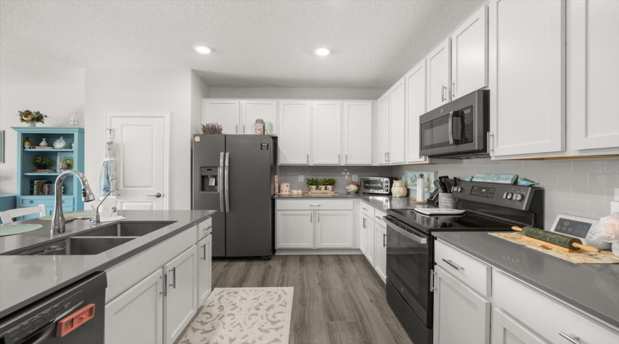 Kissimmee, Florida 34746, 5 Bedrooms Bedrooms, ,4 Bathroomsbathrooms,Residential,For Sale,Bluff Oak,Mfro6305044