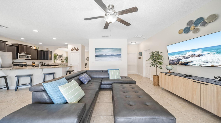 Davenport, Florida 33837, 6 Bedrooms Bedrooms, ,4 Bathroomsbathrooms,Residential,For Sale,Oakbourne,Mfro6305379