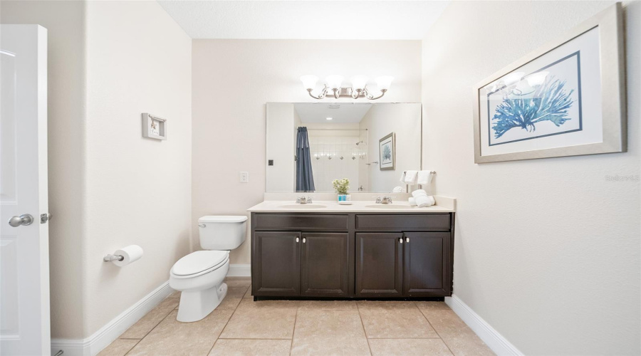 Davenport, Florida 33837, 6 Bedrooms Bedrooms, ,4 Bathroomsbathrooms,Residential,For Sale,Oakbourne,Mfro6305379