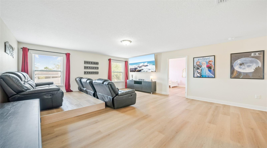 Davenport, Florida 33837, 6 Bedrooms Bedrooms, ,4 Bathroomsbathrooms,Residential,For Sale,Oakbourne,Mfro6305379