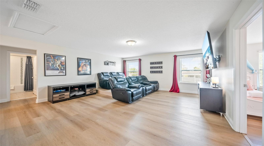 Davenport, Florida 33837, 6 Bedrooms Bedrooms, ,4 Bathroomsbathrooms,Residential,For Sale,Oakbourne,Mfro6305379