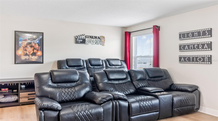 Davenport, Florida 33837, 6 Bedrooms Bedrooms, ,4 Bathroomsbathrooms,Residential,For Sale,Oakbourne,Mfro6305379