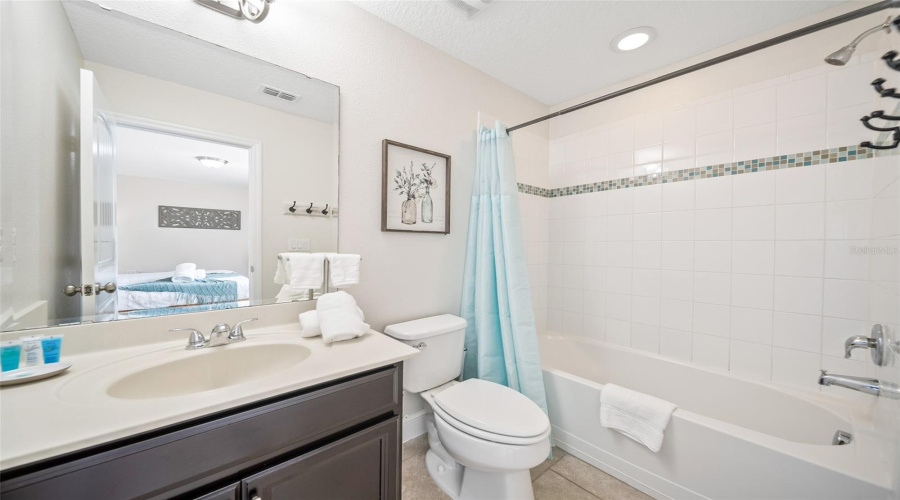 Davenport, Florida 33837, 6 Bedrooms Bedrooms, ,4 Bathroomsbathrooms,Residential,For Sale,Oakbourne,Mfro6305379