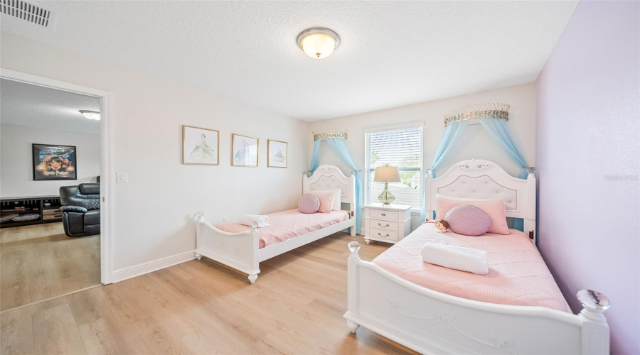 Davenport, Florida 33837, 6 Bedrooms Bedrooms, ,4 Bathroomsbathrooms,Residential,For Sale,Oakbourne,Mfro6305379