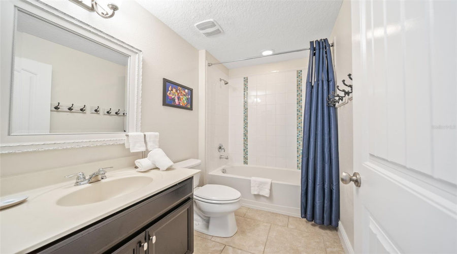 Davenport, Florida 33837, 6 Bedrooms Bedrooms, ,4 Bathroomsbathrooms,Residential,For Sale,Oakbourne,Mfro6305379