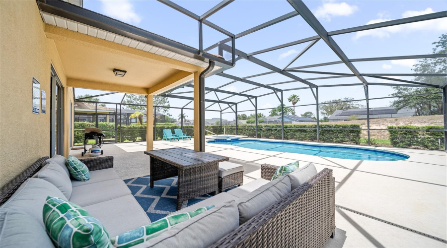 Davenport, Florida 33837, 6 Bedrooms Bedrooms, ,4 Bathroomsbathrooms,Residential,For Sale,Oakbourne,Mfro6305379