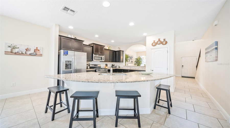 Davenport, Florida 33837, 6 Bedrooms Bedrooms, ,4 Bathroomsbathrooms,Residential,For Sale,Oakbourne,Mfro6305379