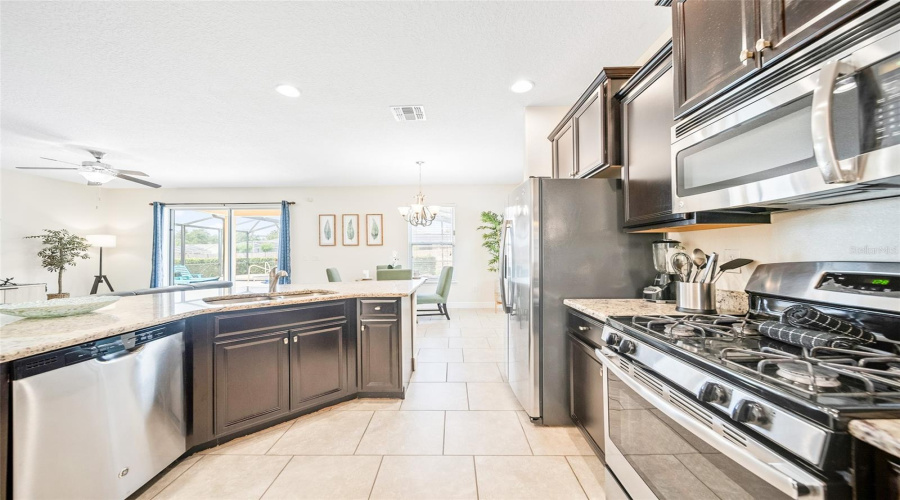 Davenport, Florida 33837, 6 Bedrooms Bedrooms, ,4 Bathroomsbathrooms,Residential,For Sale,Oakbourne,Mfro6305379
