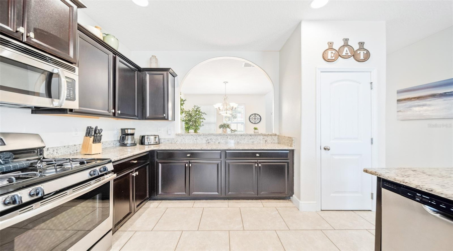 Davenport, Florida 33837, 6 Bedrooms Bedrooms, ,4 Bathroomsbathrooms,Residential,For Sale,Oakbourne,Mfro6305379
