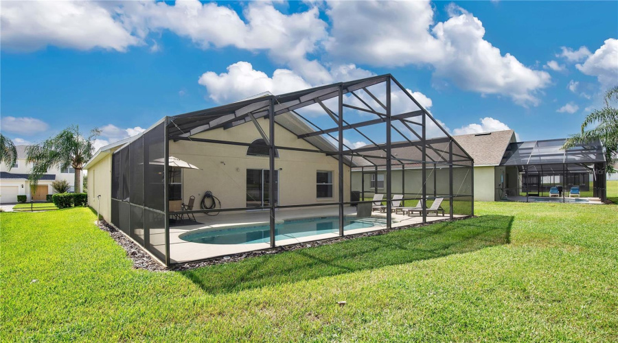 Screened-In Outdoor Oasis