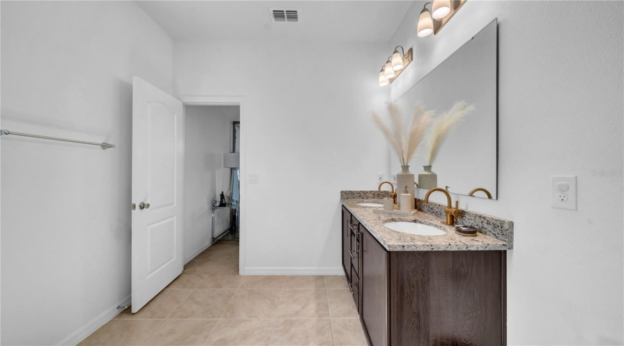 Davenport, Florida 33896, 4 Bedrooms Bedrooms, ,2 Bathroomsbathrooms,Residential,For Sale,Overpool,Mfro6305193
