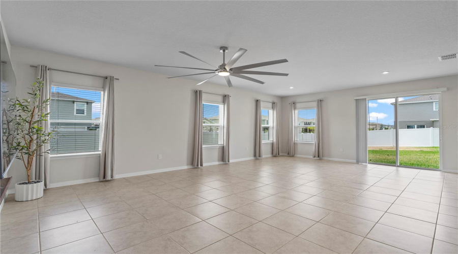 Davenport, Florida 33837, 4 Bedrooms Bedrooms, ,3 Bathroomsbathrooms,Residential,For Sale,Eucalyptus,Mfro6305664