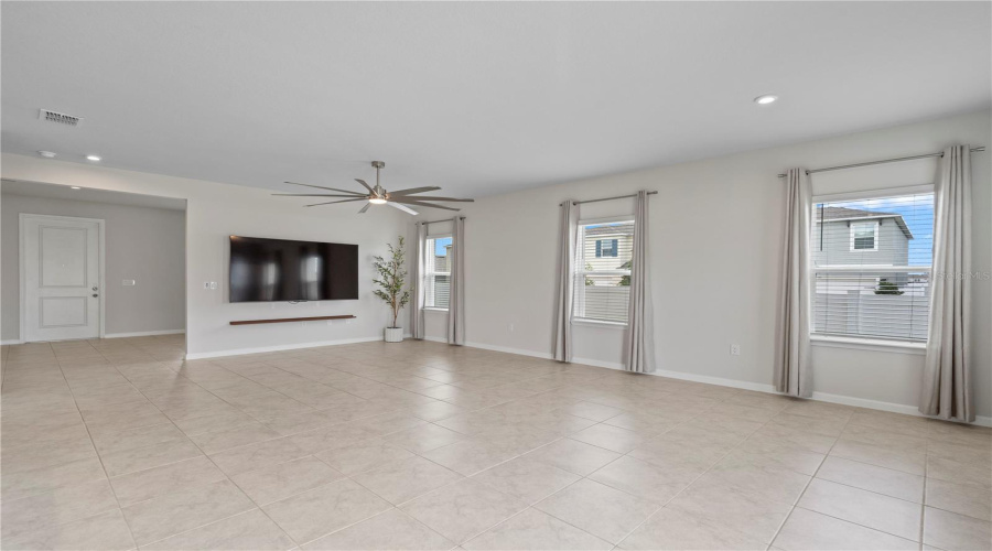Davenport, Florida 33837, 4 Bedrooms Bedrooms, ,3 Bathroomsbathrooms,Residential,For Sale,Eucalyptus,Mfro6305664