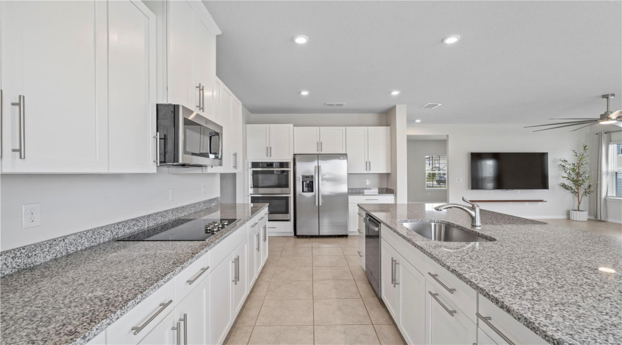 Davenport, Florida 33837, 4 Bedrooms Bedrooms, ,3 Bathroomsbathrooms,Residential,For Sale,Eucalyptus,Mfro6305664