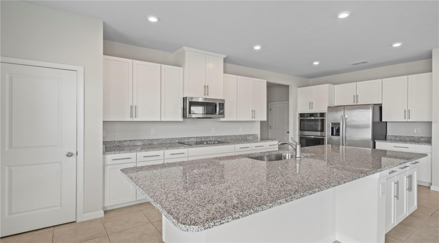 Davenport, Florida 33837, 4 Bedrooms Bedrooms, ,3 Bathroomsbathrooms,Residential,For Sale,Eucalyptus,Mfro6305664