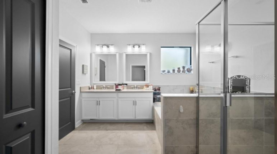 Davenport, Florida 33896, 3 Bedrooms Bedrooms, ,2 Bathroomsbathrooms,Residential,For Sale,Sandwedge,Mfrs5126064