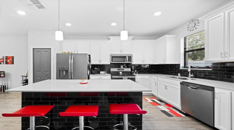 Davenport, Florida 33896, 3 Bedrooms Bedrooms, ,2 Bathroomsbathrooms,Residential,For Sale,Sandwedge,Mfrs5126064