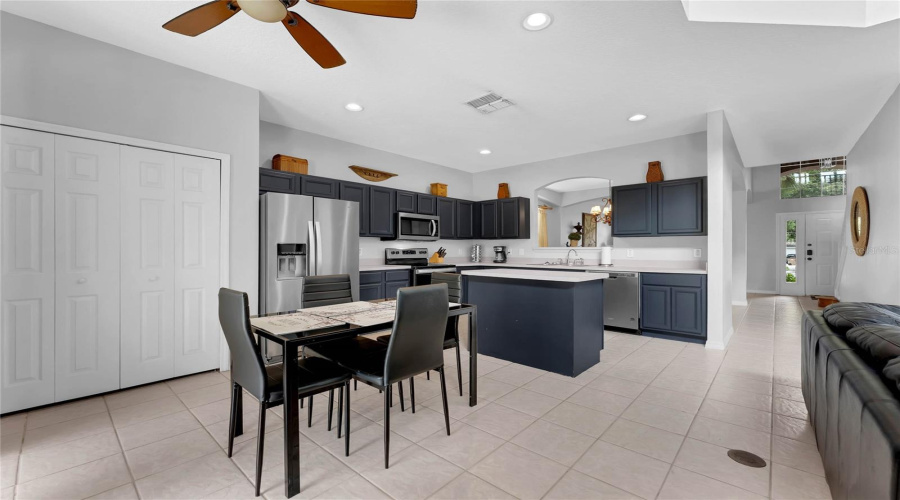 Kissimmee, Florida 34747, 7 Bedrooms Bedrooms, ,4 Bathroomsbathrooms,Residential,For Sale,La Isla,Mfrtb8381765