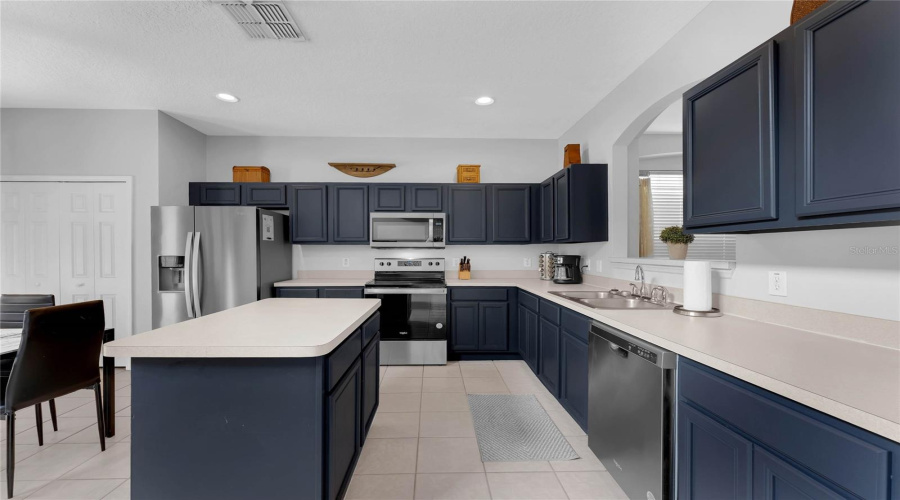 Kissimmee, Florida 34747, 7 Bedrooms Bedrooms, ,4 Bathroomsbathrooms,Residential,For Sale,La Isla,Mfrtb8381765