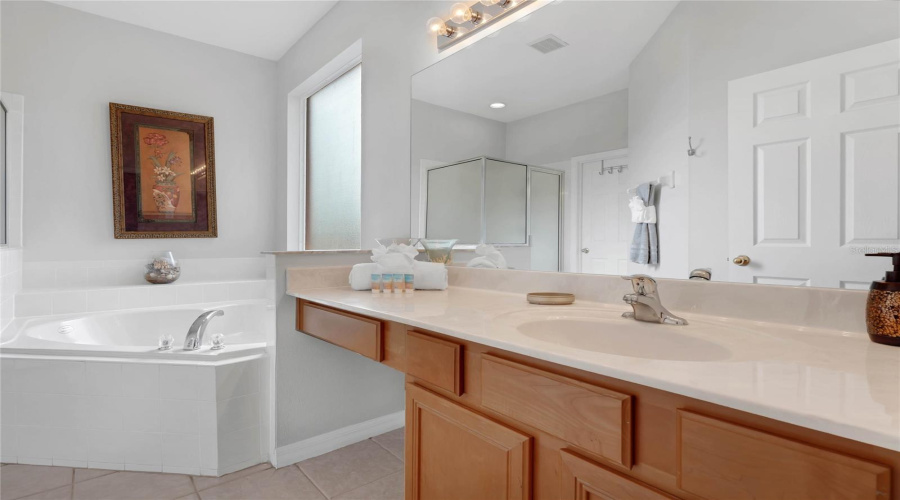 Kissimmee, Florida 34747, 7 Bedrooms Bedrooms, ,4 Bathroomsbathrooms,Residential,For Sale,La Isla,Mfrtb8381765