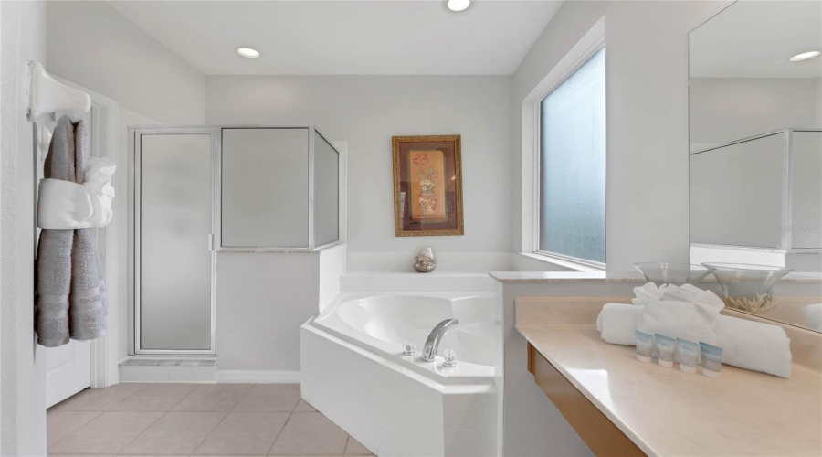 Kissimmee, Florida 34747, 7 Bedrooms Bedrooms, ,4 Bathroomsbathrooms,Residential,For Sale,La Isla,Mfrtb8381765