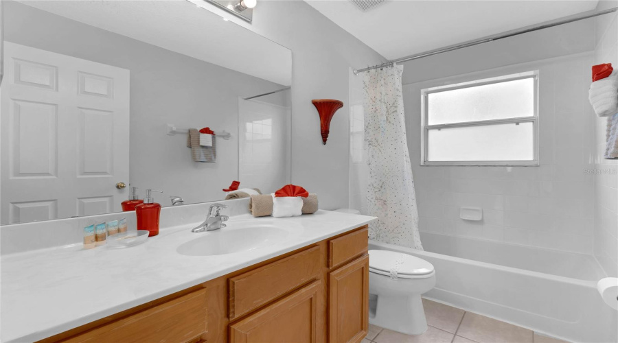 Kissimmee, Florida 34747, 7 Bedrooms Bedrooms, ,4 Bathroomsbathrooms,Residential,For Sale,La Isla,Mfrtb8381765