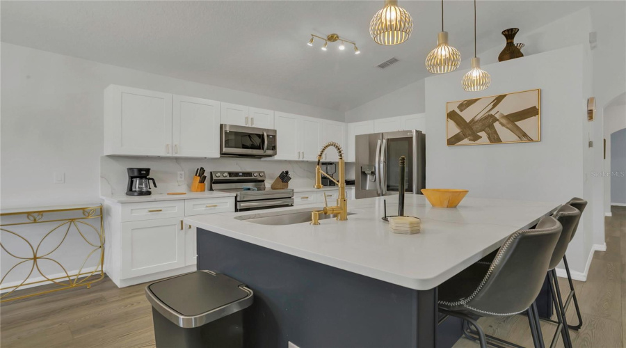 Davenport, Florida 33897, 4 Bedrooms Bedrooms, ,3 Bathroomsbathrooms,Residential,For Sale,Bridgewater,Mfrs5126187