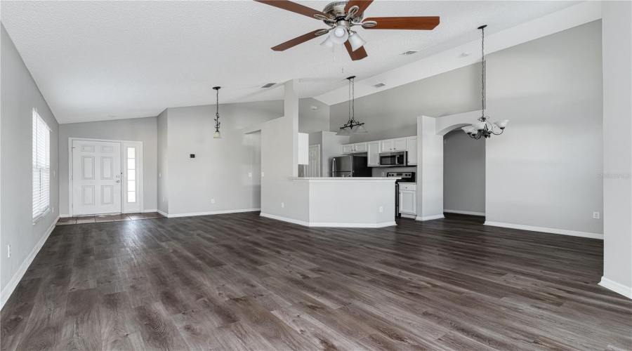 Kissimmee, Florida 34746, 4 Bedrooms Bedrooms, ,3 Bathroomsbathrooms,Residential,For Sale,Seasons,Mfro6305944