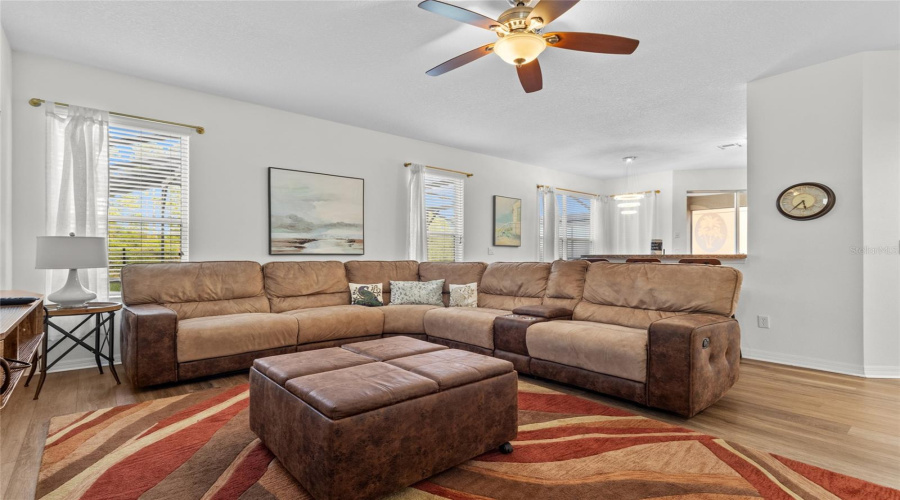 Davenport, Florida 33837, 4 Bedrooms Bedrooms, ,3 Bathroomsbathrooms,Residential,For Sale,Orange Cosmos,Mfro6304471