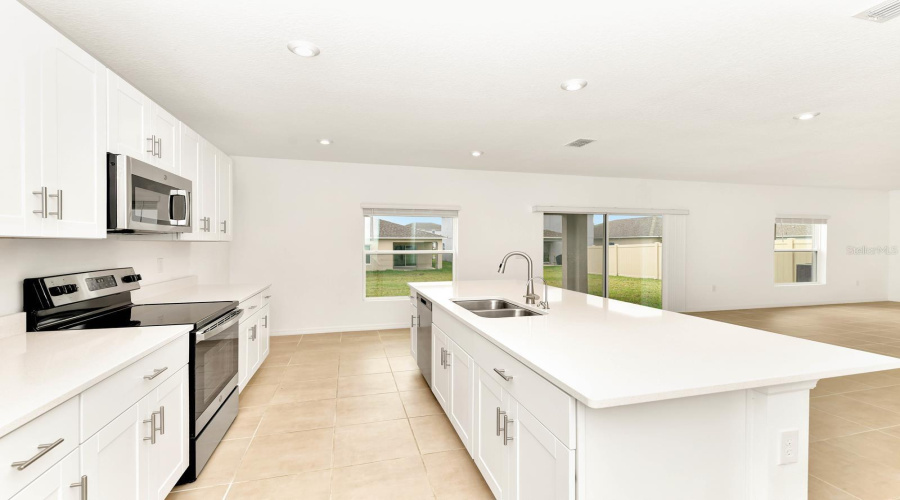 Davenport, Florida 33897, 5 Bedrooms Bedrooms, ,3 Bathroomsbathrooms,Residential,For Sale,Vellacito,Mfro6306086