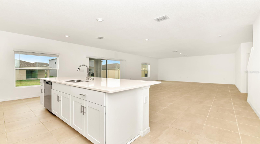 Davenport, Florida 33897, 5 Bedrooms Bedrooms, ,3 Bathroomsbathrooms,Residential,For Sale,Vellacito,Mfro6306086