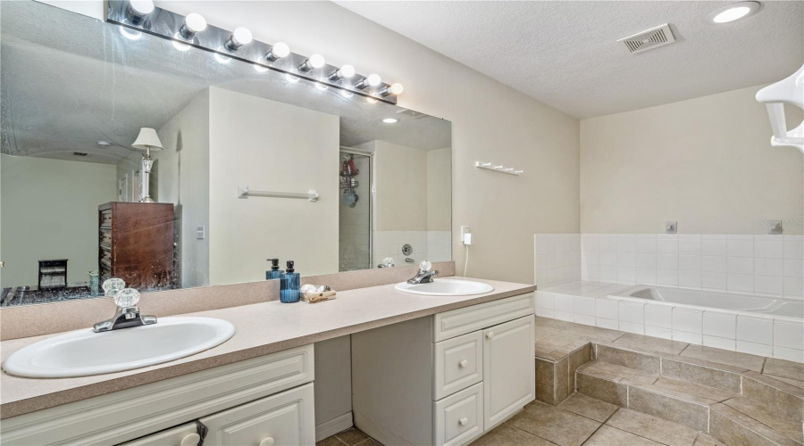 Davenport, Florida 33897, 4 Bedrooms Bedrooms, ,3 Bathroomsbathrooms,Residential,For Sale,Australian,Mfro6305548