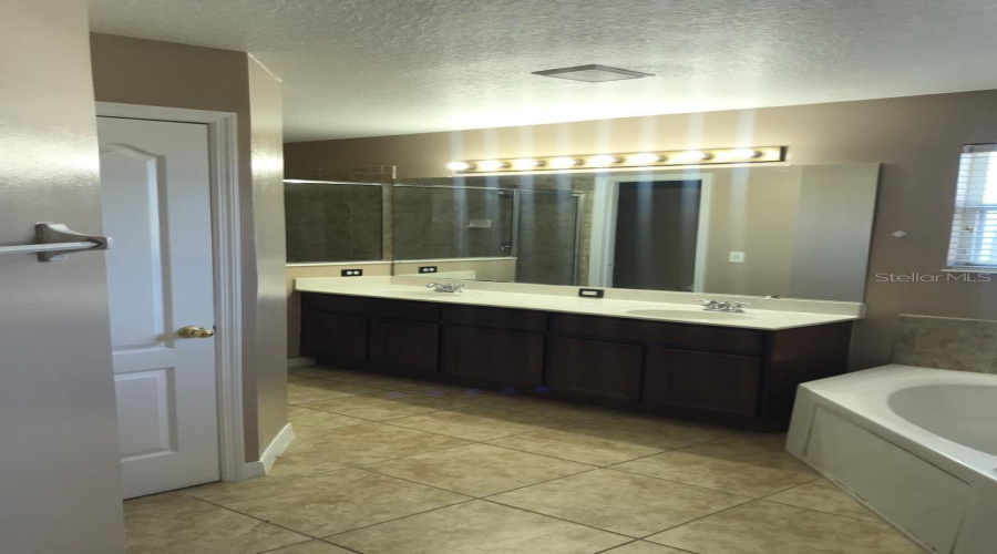 Kissimmee, Florida 34746, 4 Bedrooms Bedrooms, ,2 Bathroomsbathrooms,Residential,For Sale,Westbrook,Mfrs5126253