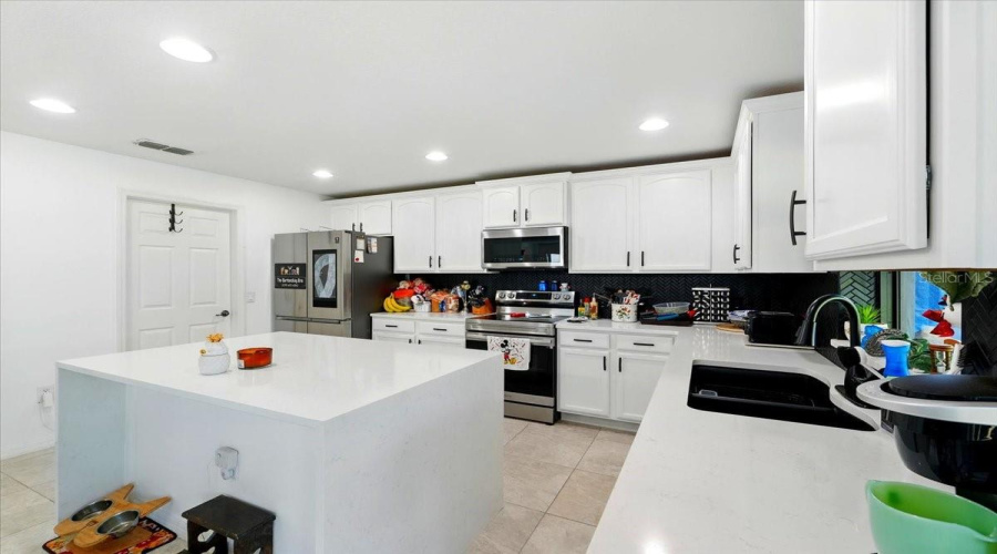 KISSIMMEE, Florida 34746, 4 Bedrooms Bedrooms, ,2 BathroomsBathrooms,Residential,For Sale,BOATING,0,MFRO6306353