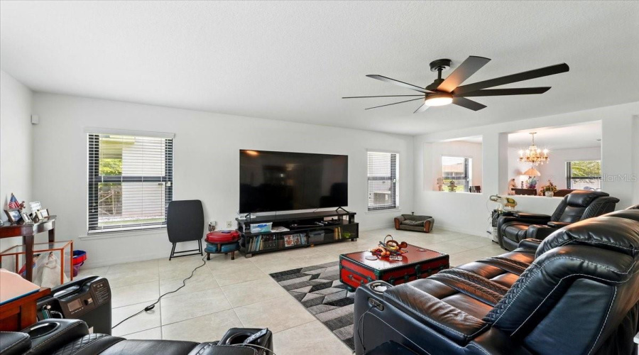 KISSIMMEE, Florida 34746, 4 Bedrooms Bedrooms, ,2 BathroomsBathrooms,Residential,For Sale,BOATING,0,MFRO6306353