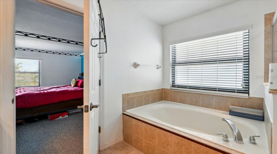 KISSIMMEE, Florida 34746, 4 Bedrooms Bedrooms, ,2 BathroomsBathrooms,Residential,For Sale,BOATING,0,MFRO6306353