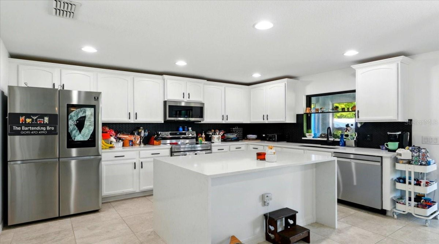 KISSIMMEE, Florida 34746, 4 Bedrooms Bedrooms, ,2 BathroomsBathrooms,Residential,For Sale,BOATING,0,MFRO6306353