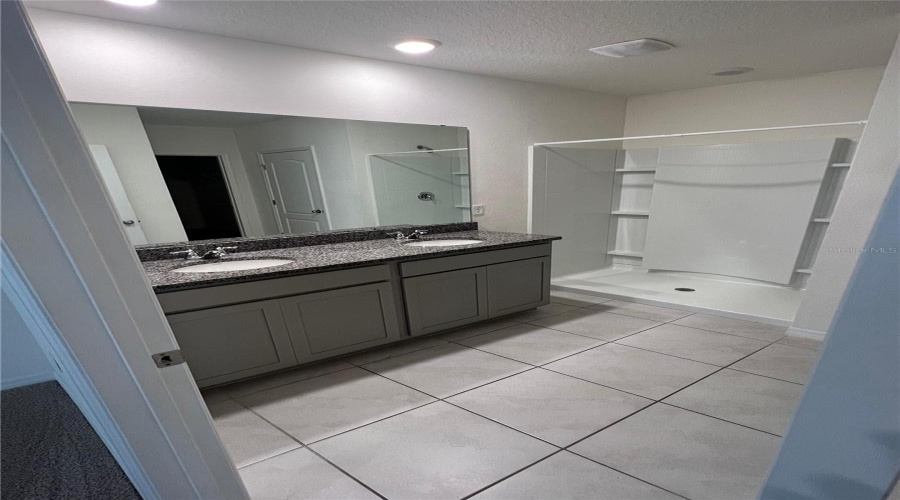 Davenport, Florida 33837, 4 Bedrooms Bedrooms, ,2 Bathroomsbathrooms,Residential,For Sale,Buckeye,Mfrs5126330